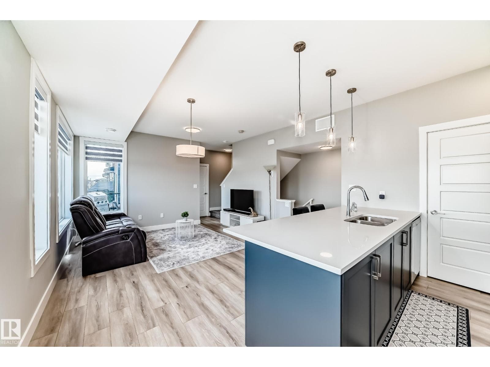 #50 6905 25 AV SW — photo 5