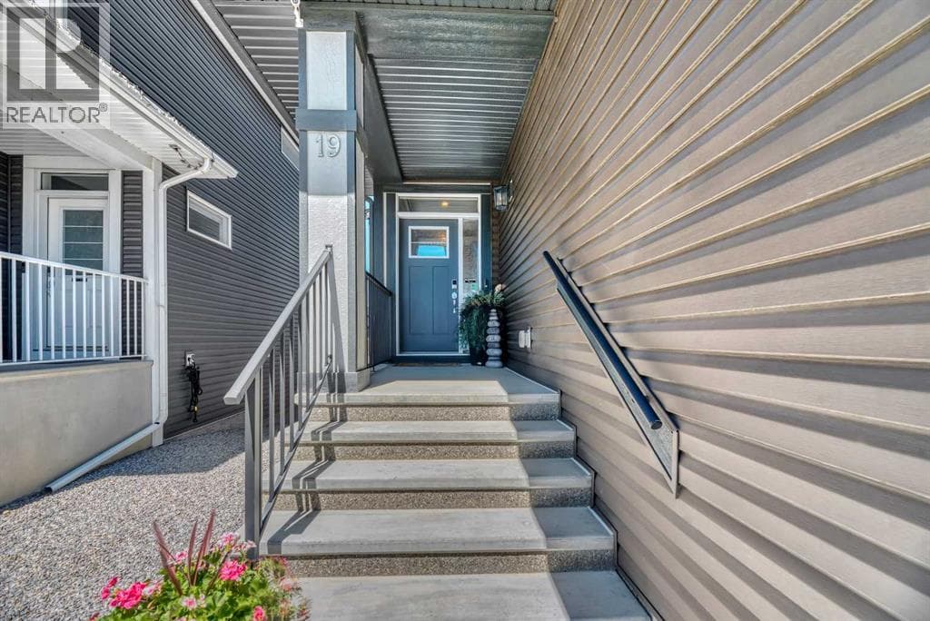 19 Crestbrook Link SW — photo 2