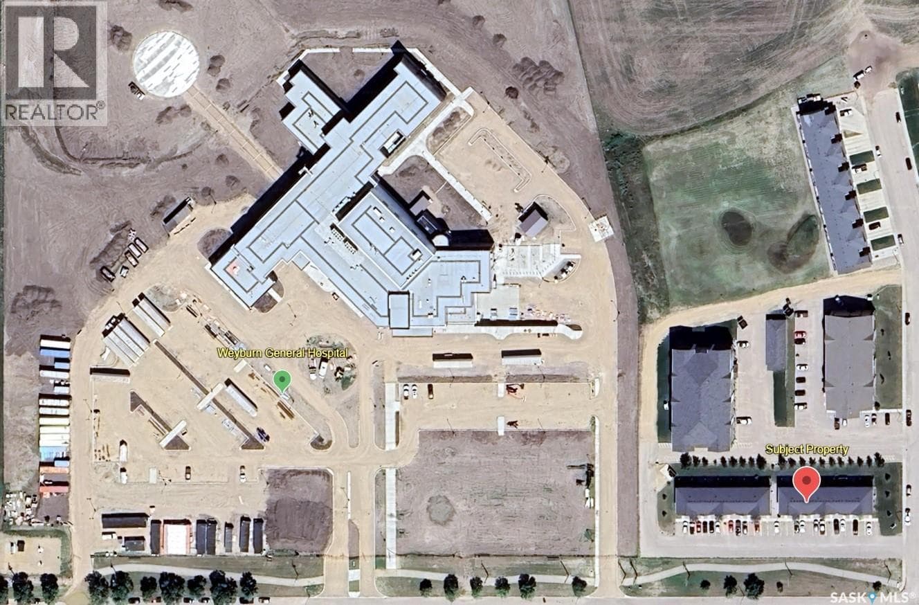 5 815 5th STREET NE — photo 2