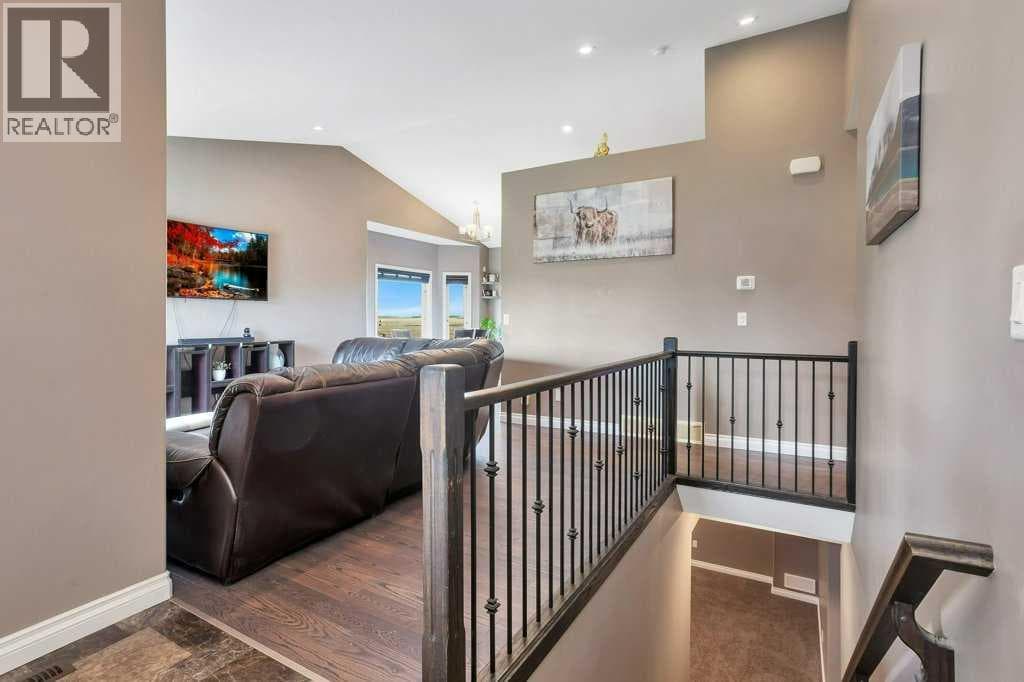 4614 58 Avenue — photo 3