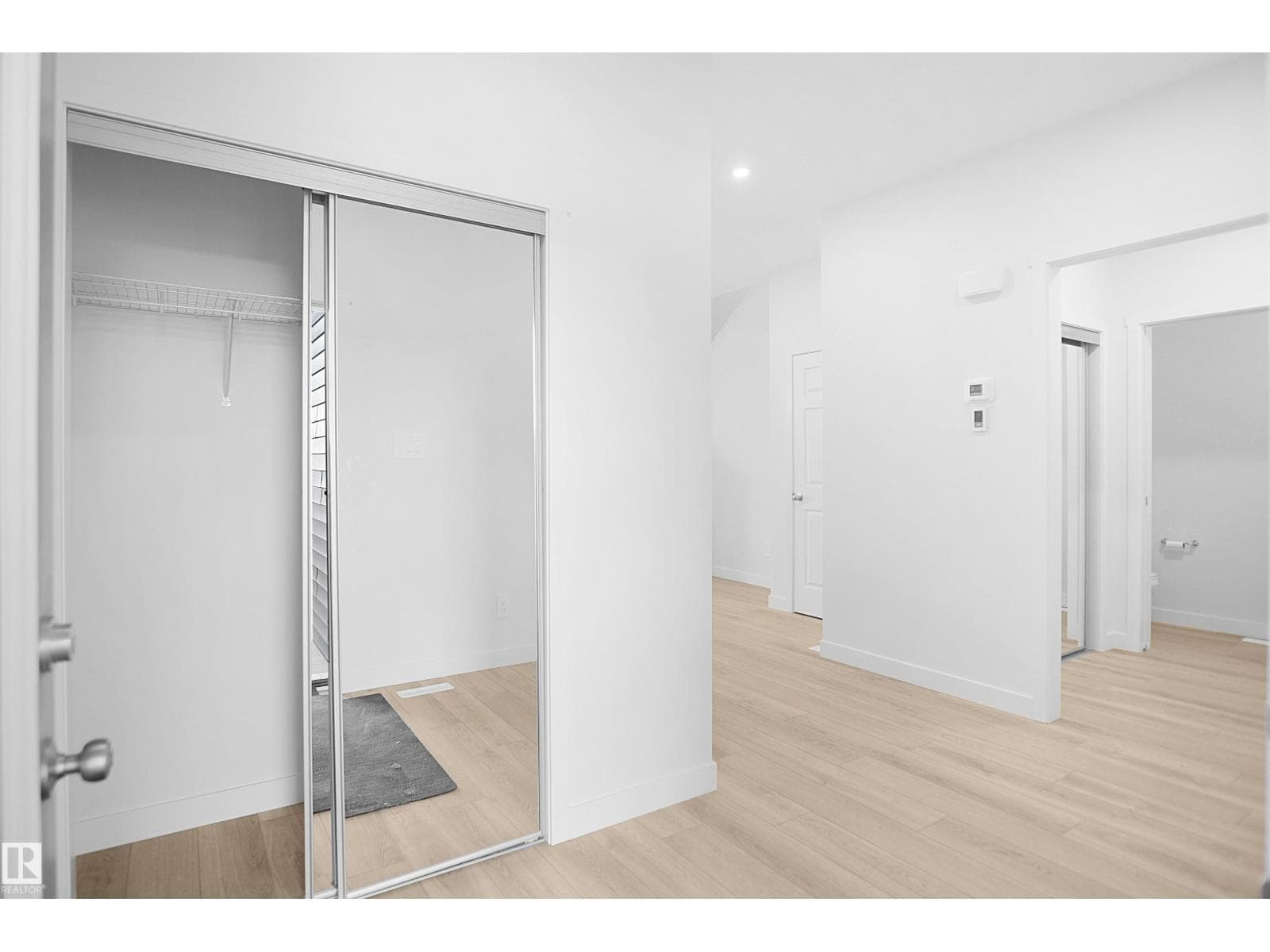 8464 183 AV NW — photo 3