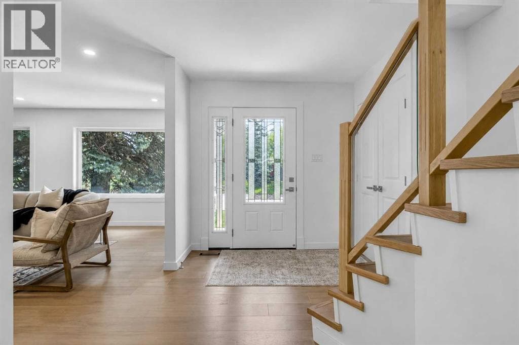 928 Maplecroft Road SE — photo 2