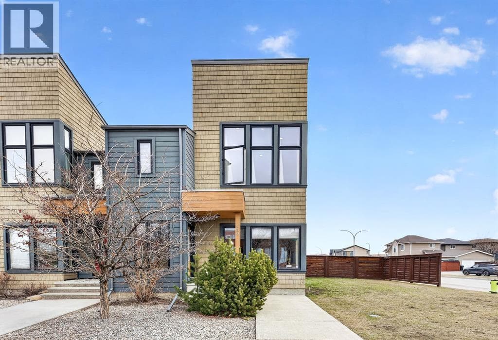 180 Walden Gate SE — photo 2