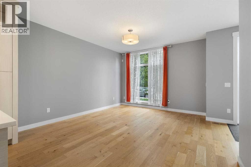 4905 21 Avenue NW — photo 3