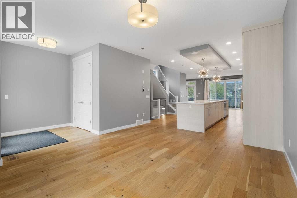 4905 21 Avenue NW — photo 5