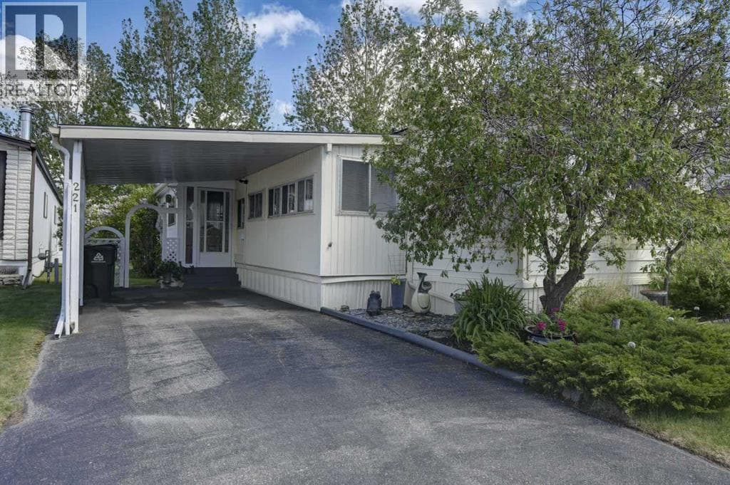 221, 99 Arbour Lake Road NW — photo 2