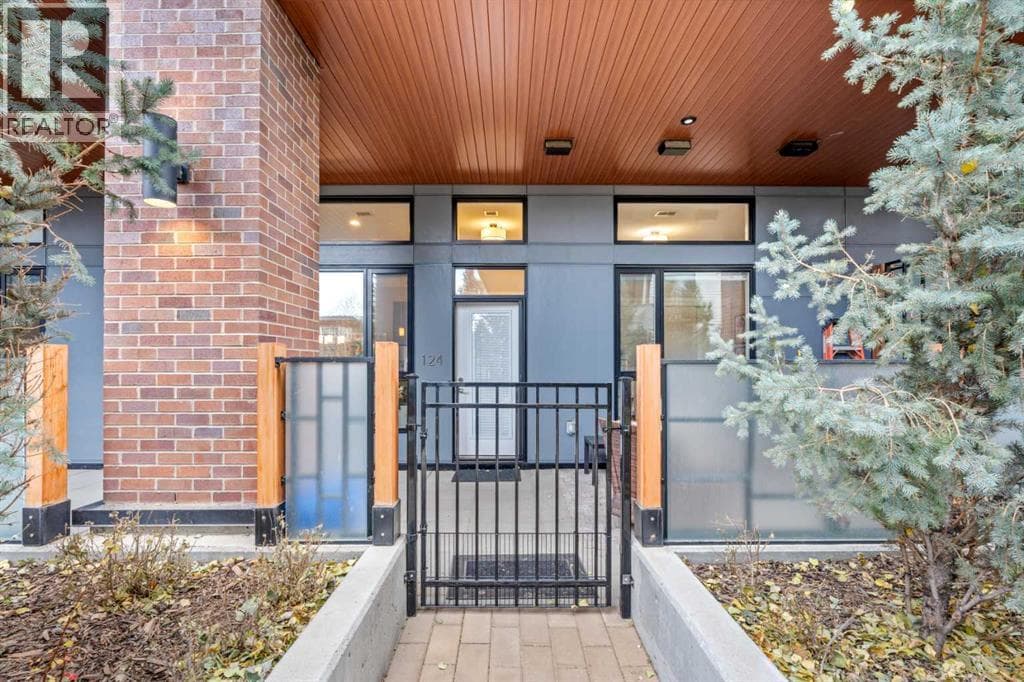 124 Mahogany Centre SE