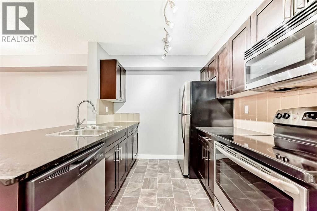 4304, 403 Mackenzie Way SW — photo 4