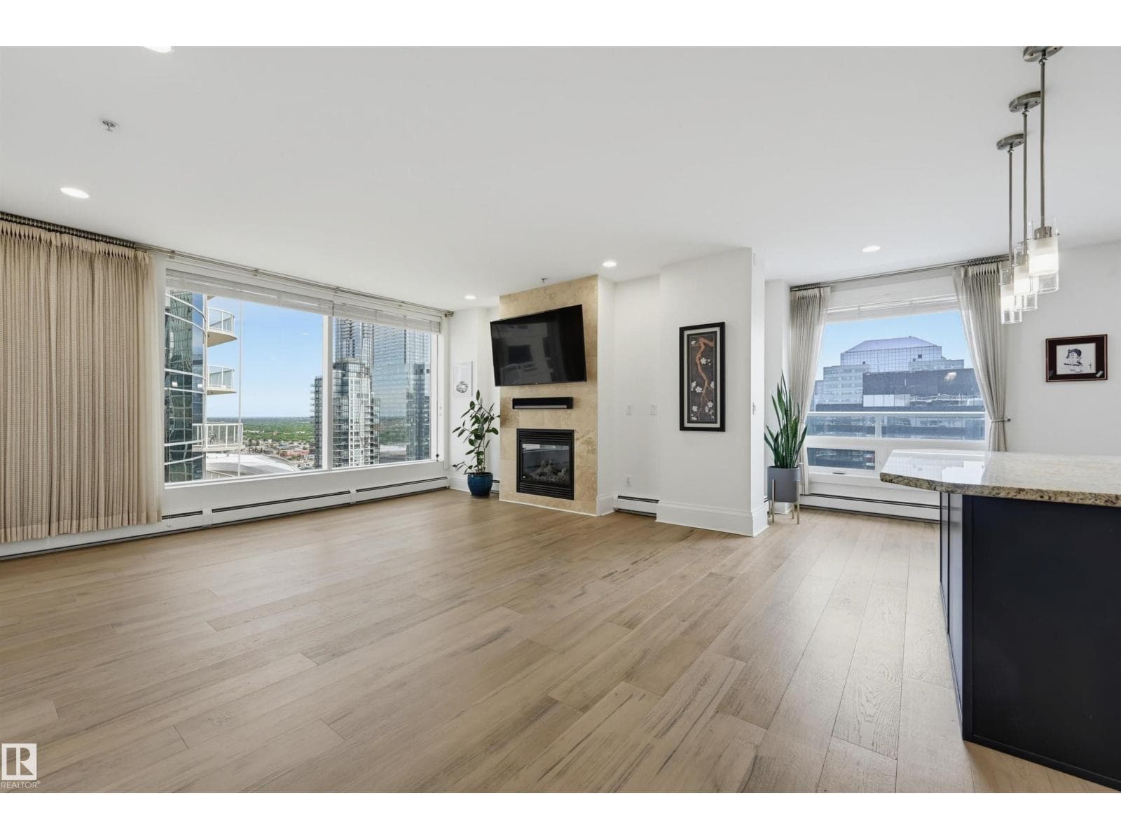 #2801 10136 104 ST NW