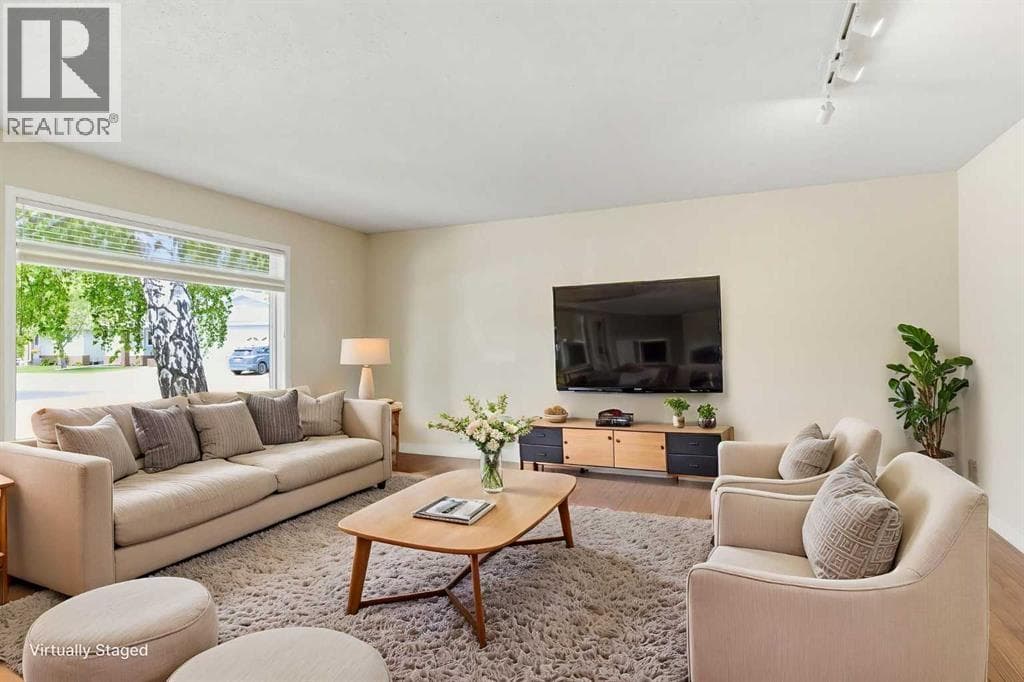 34 Vandoos Gardens NW — photo 4