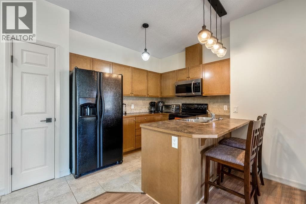 1402, 92 Crystal Shores Road — photo 3