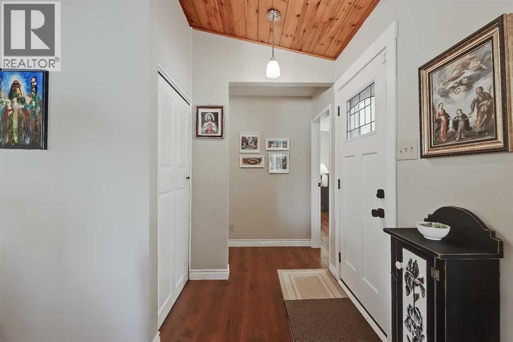185 Springwood Drive SW — photo 2