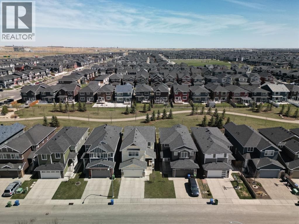 30 Redstone Parade NE — photo 3