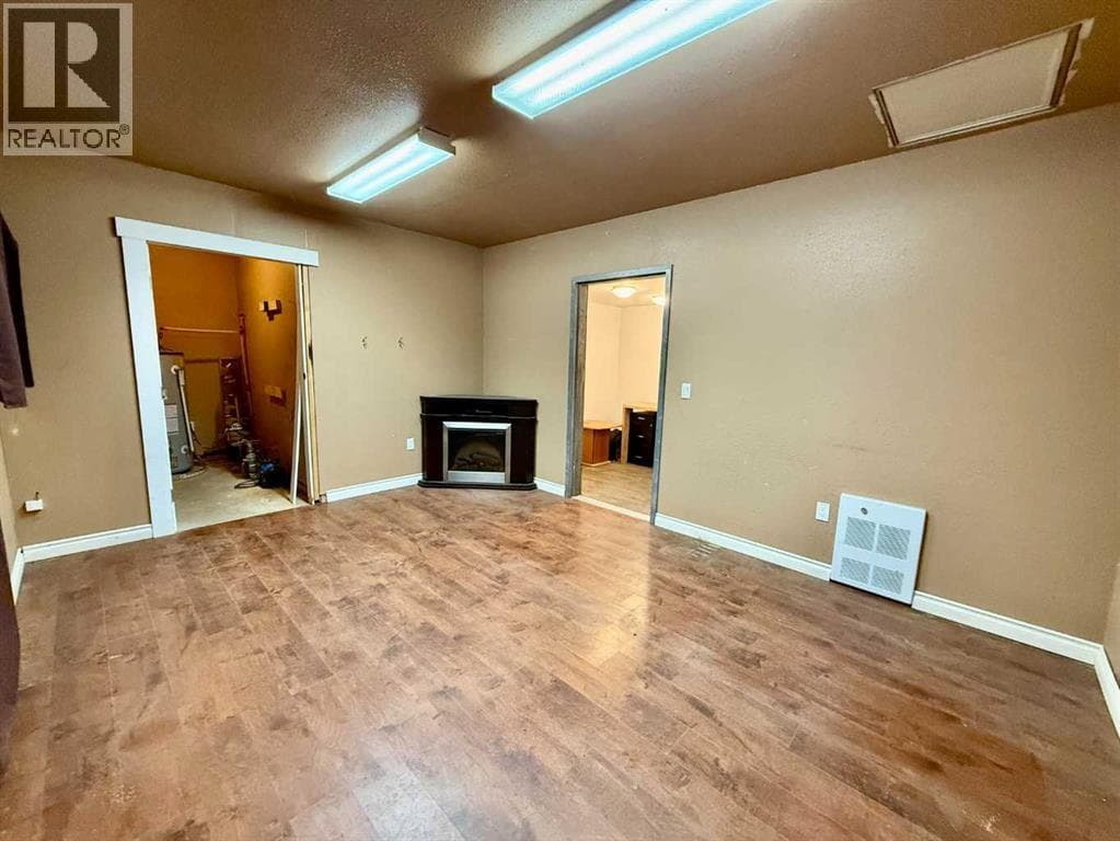5114 43 Street — photo 5