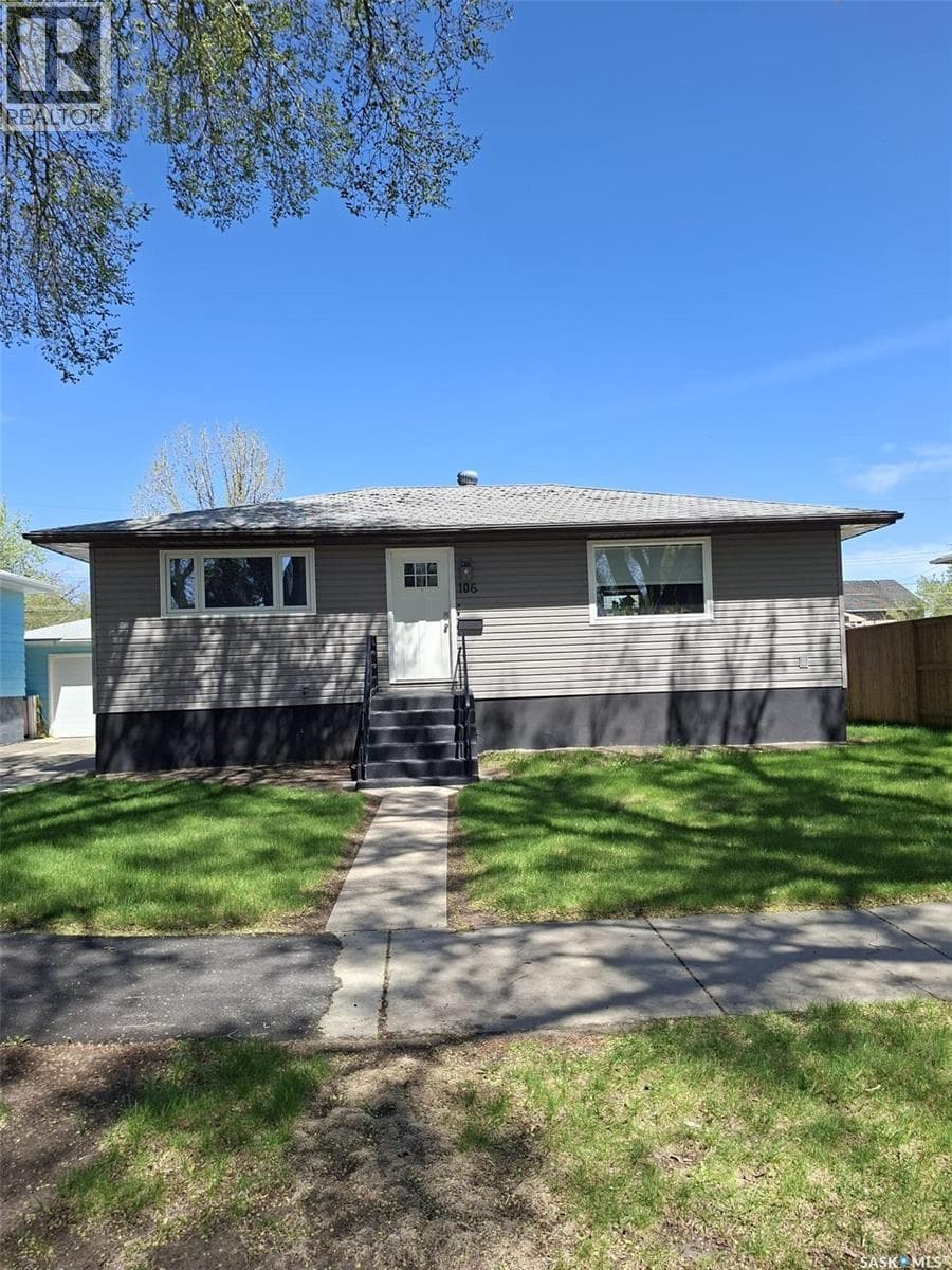 106 106th STREET W