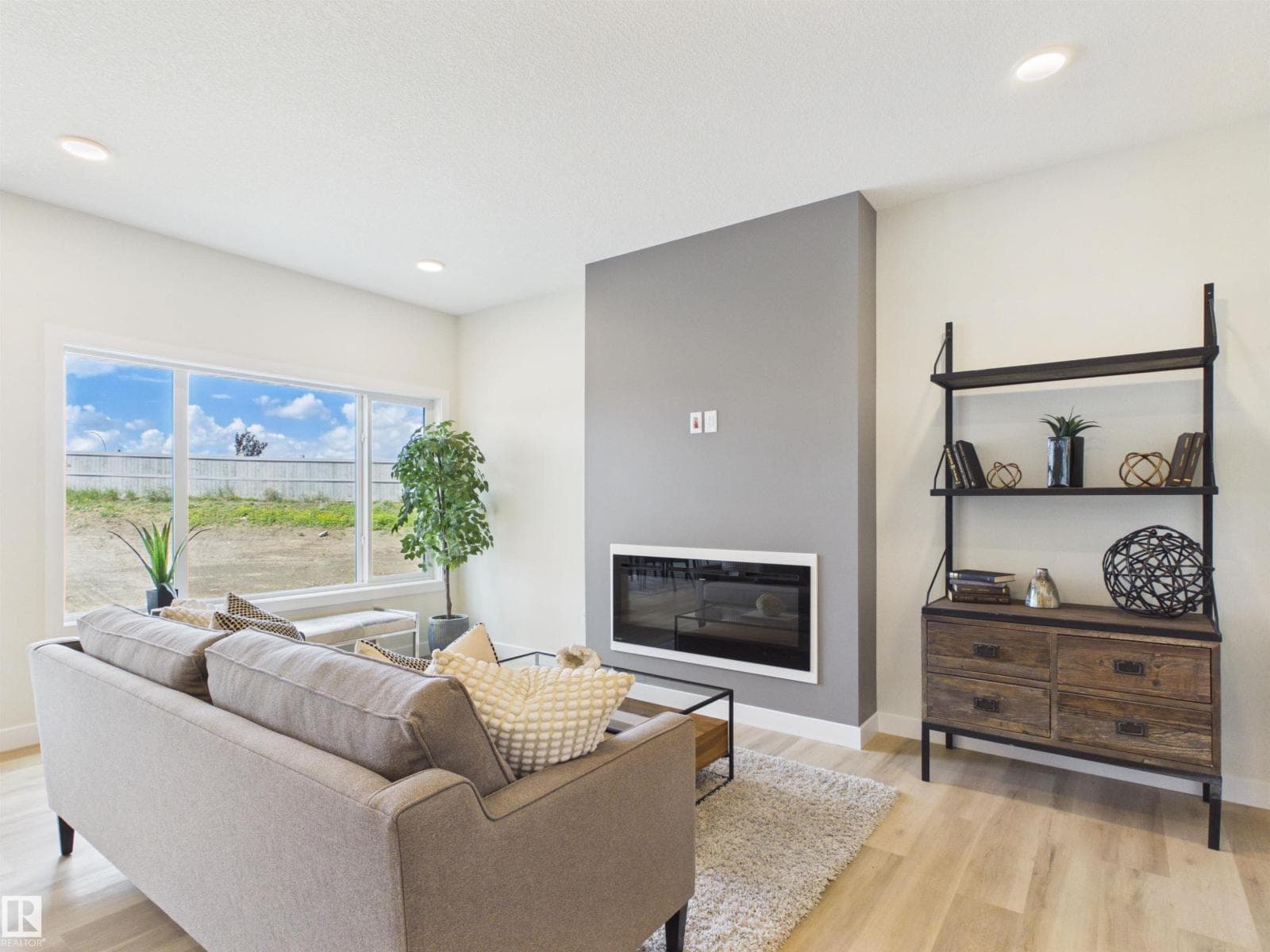 189 CALEDON CR