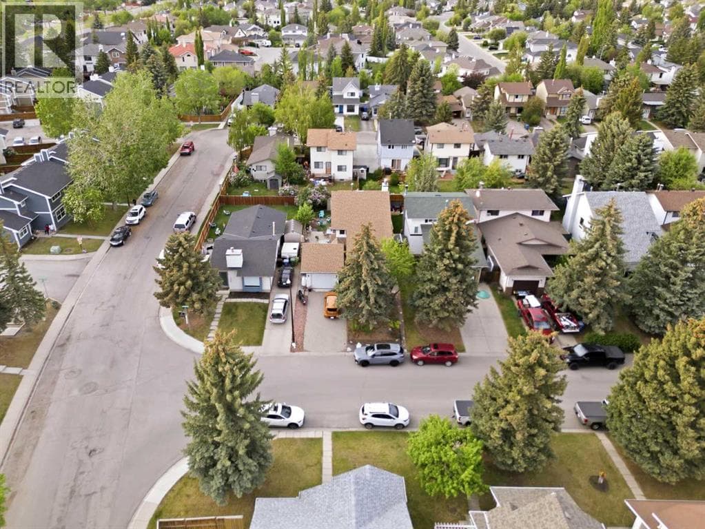 68 Woodview Court SW — photo 4