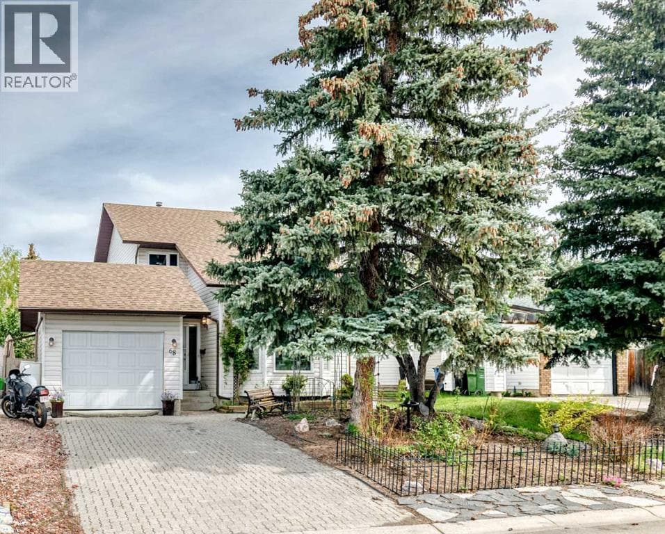 68 Woodview Court SW