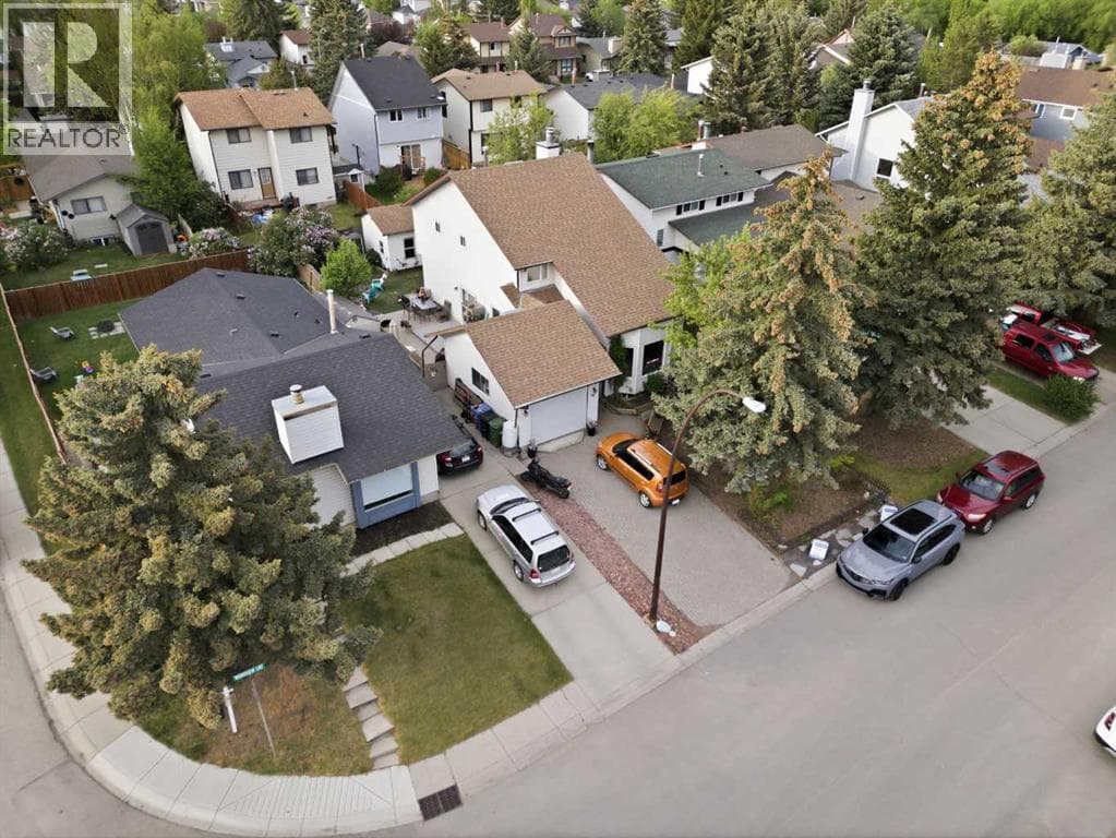 68 Woodview Court SW — photo 3