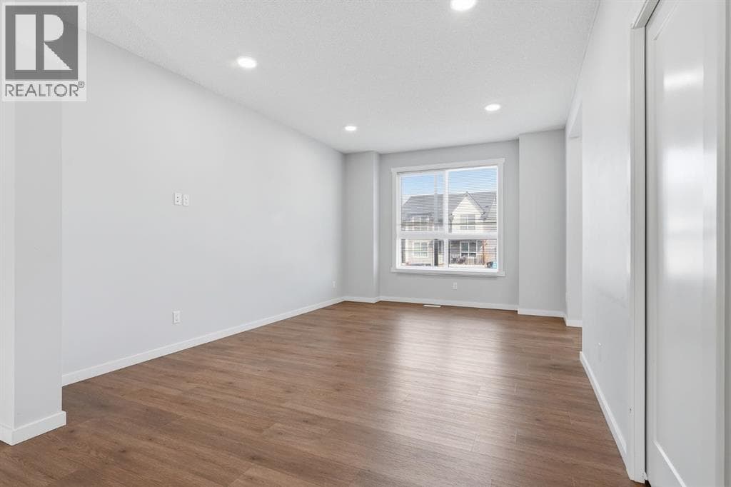 141 Belmont Drive SW — photo 3