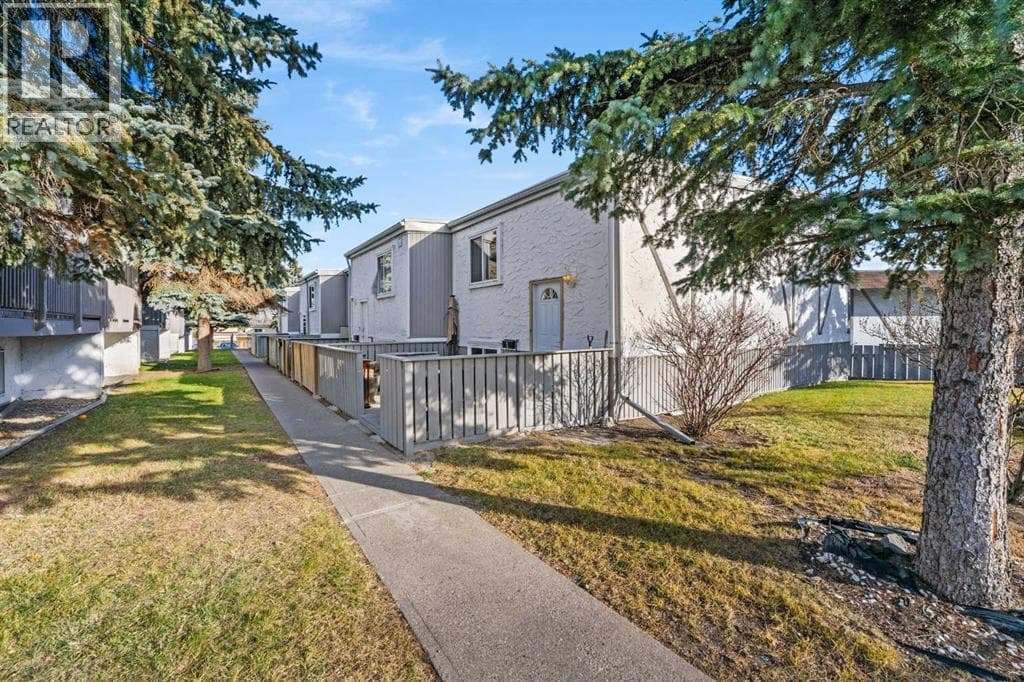 1, 455 Huntsville Crescent NW