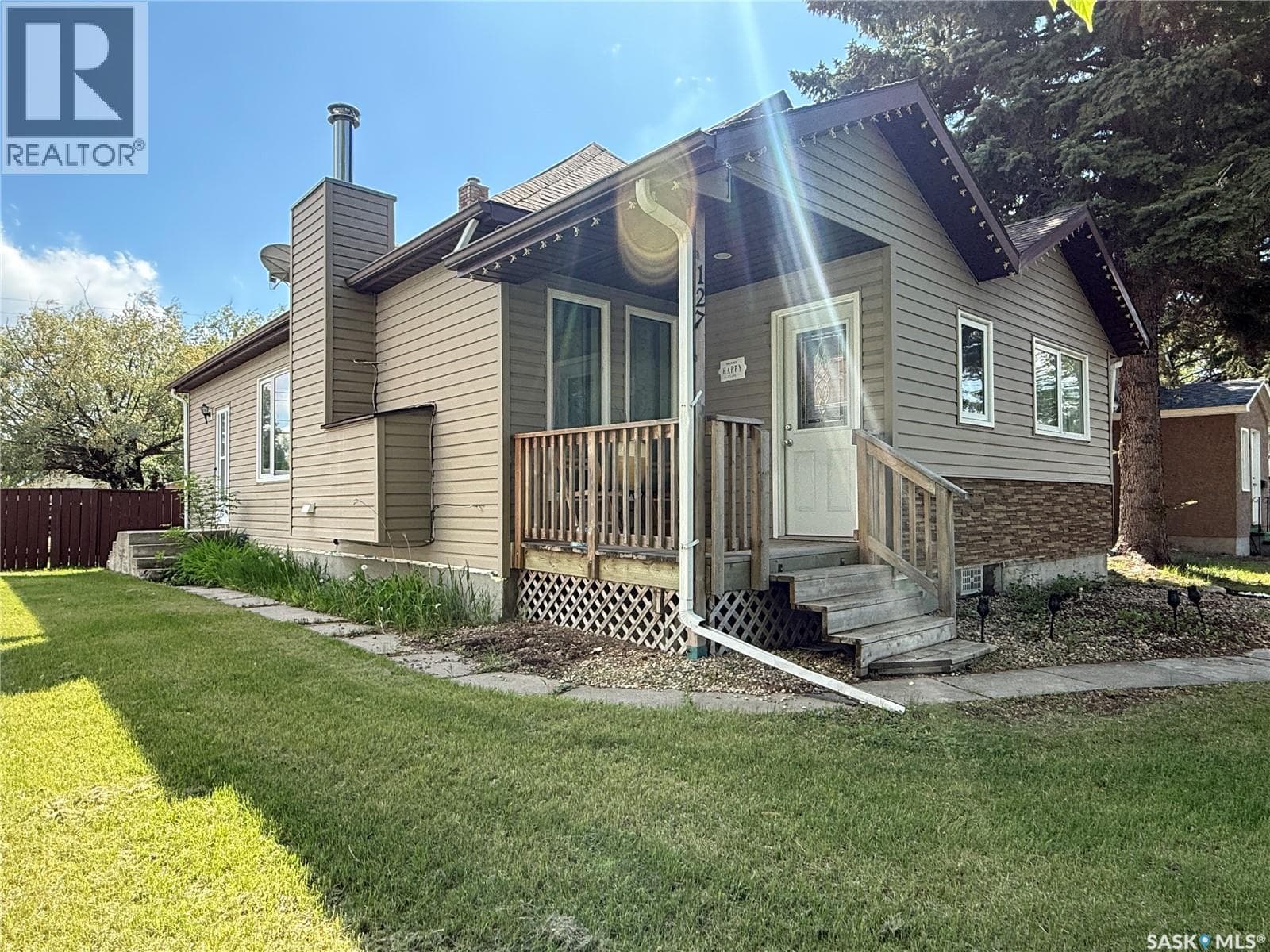 127 6th AVENUE W