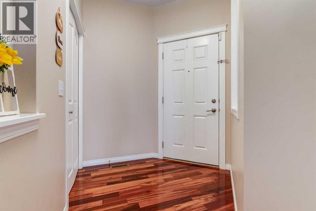 82 Everglen Crescent SW — photo 3