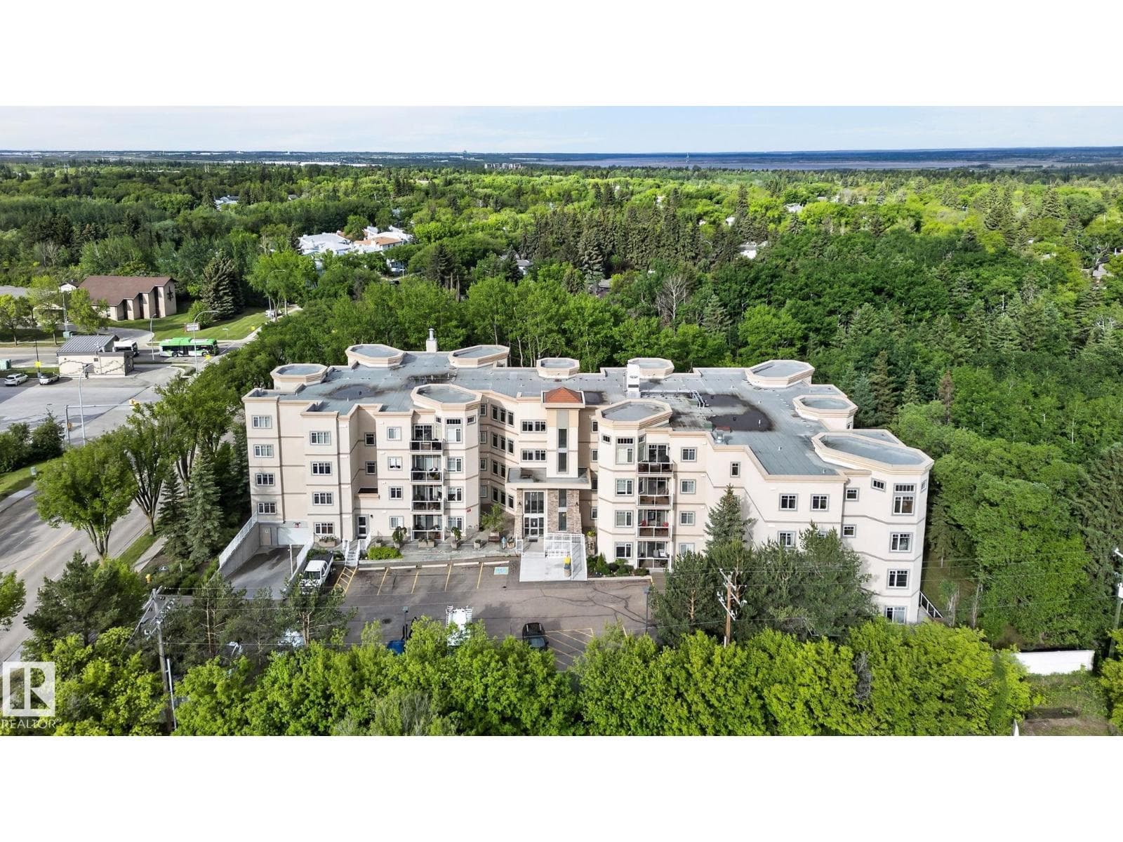 #208 5 Gate AV