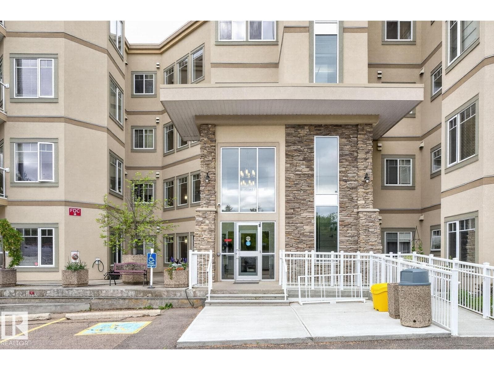 #208 5 Gate AV — photo 3