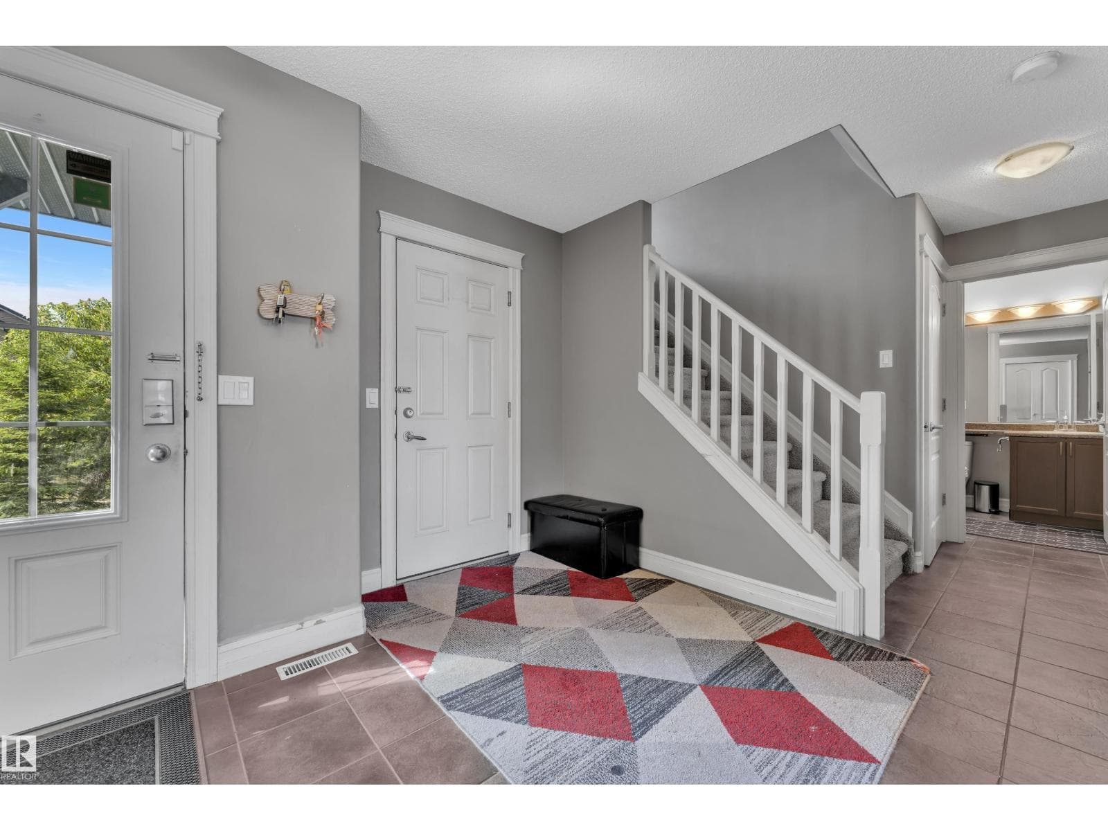 6116 11 AV SW — photo 3
