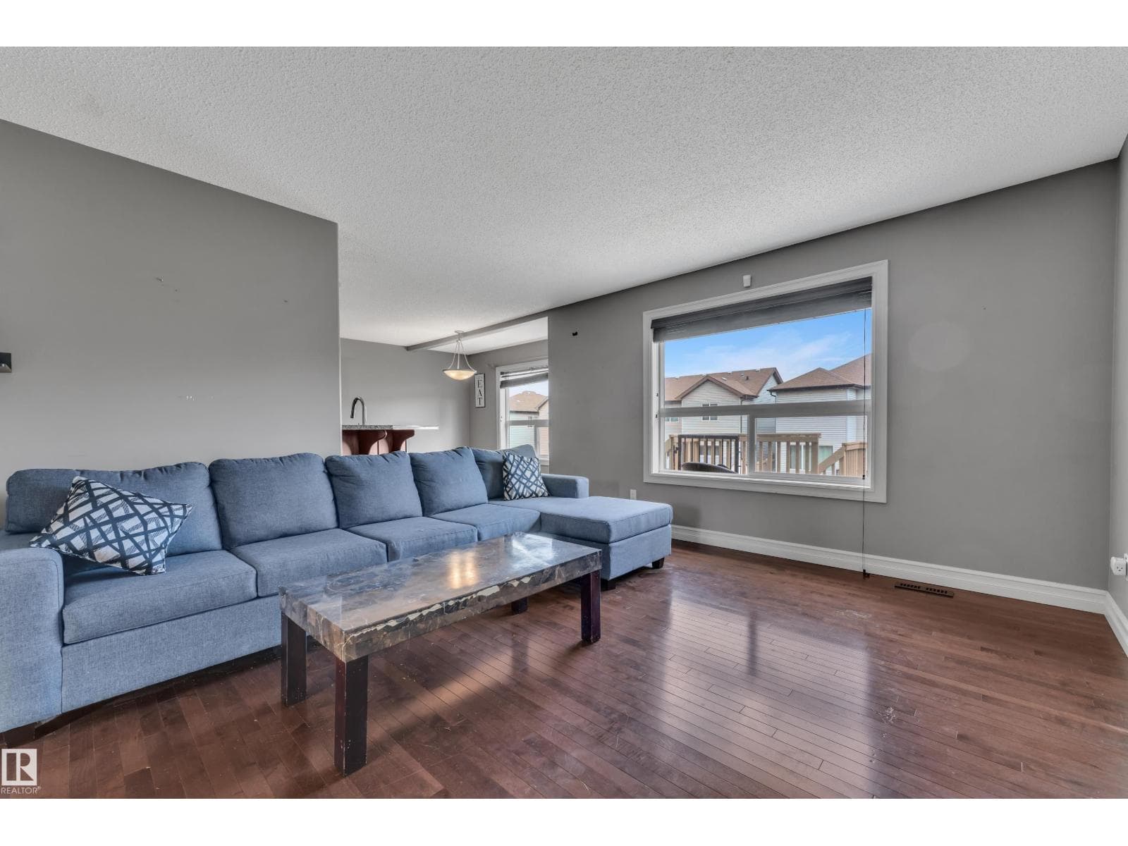 6116 11 AV SW — photo 5