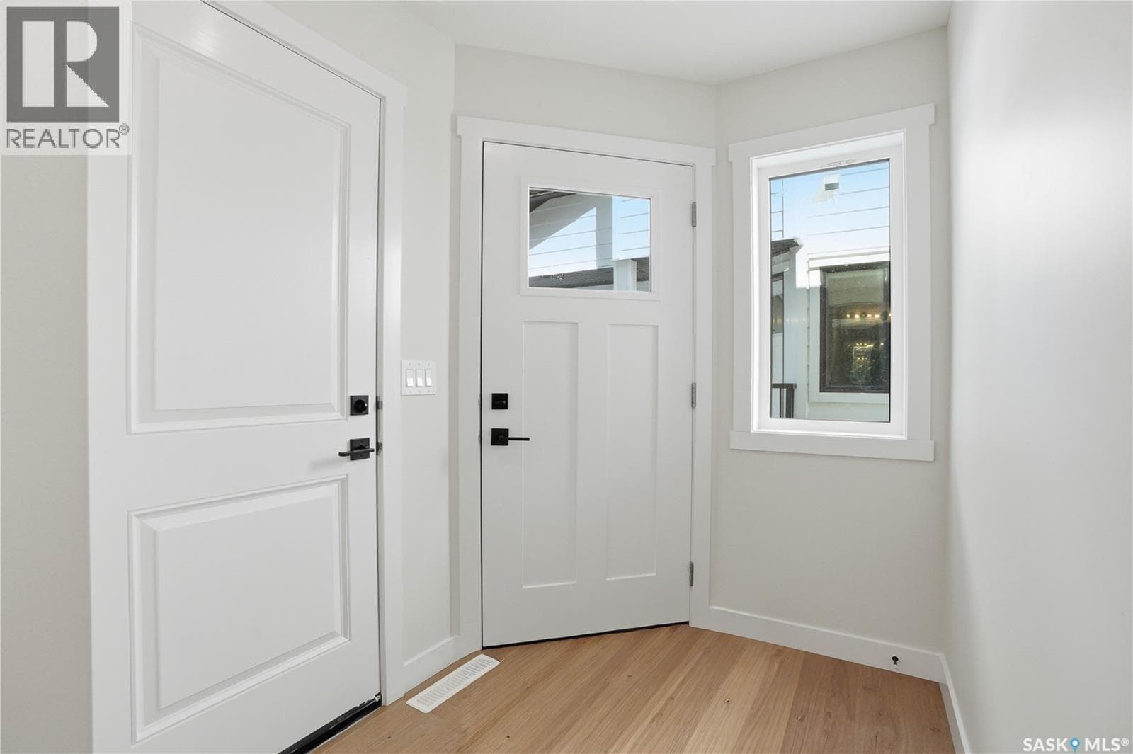 303 155 McFaull WAY — photo 2