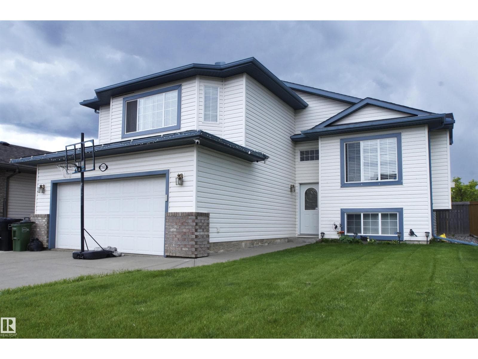 7565 165A AV NW