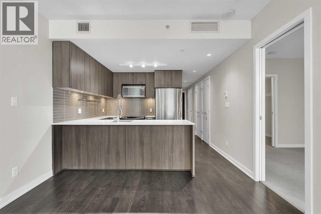 815, 626 14 Avenue SW — photo 3