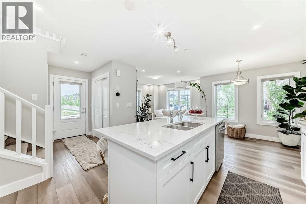 8 Yorkville Link SW — photo 5