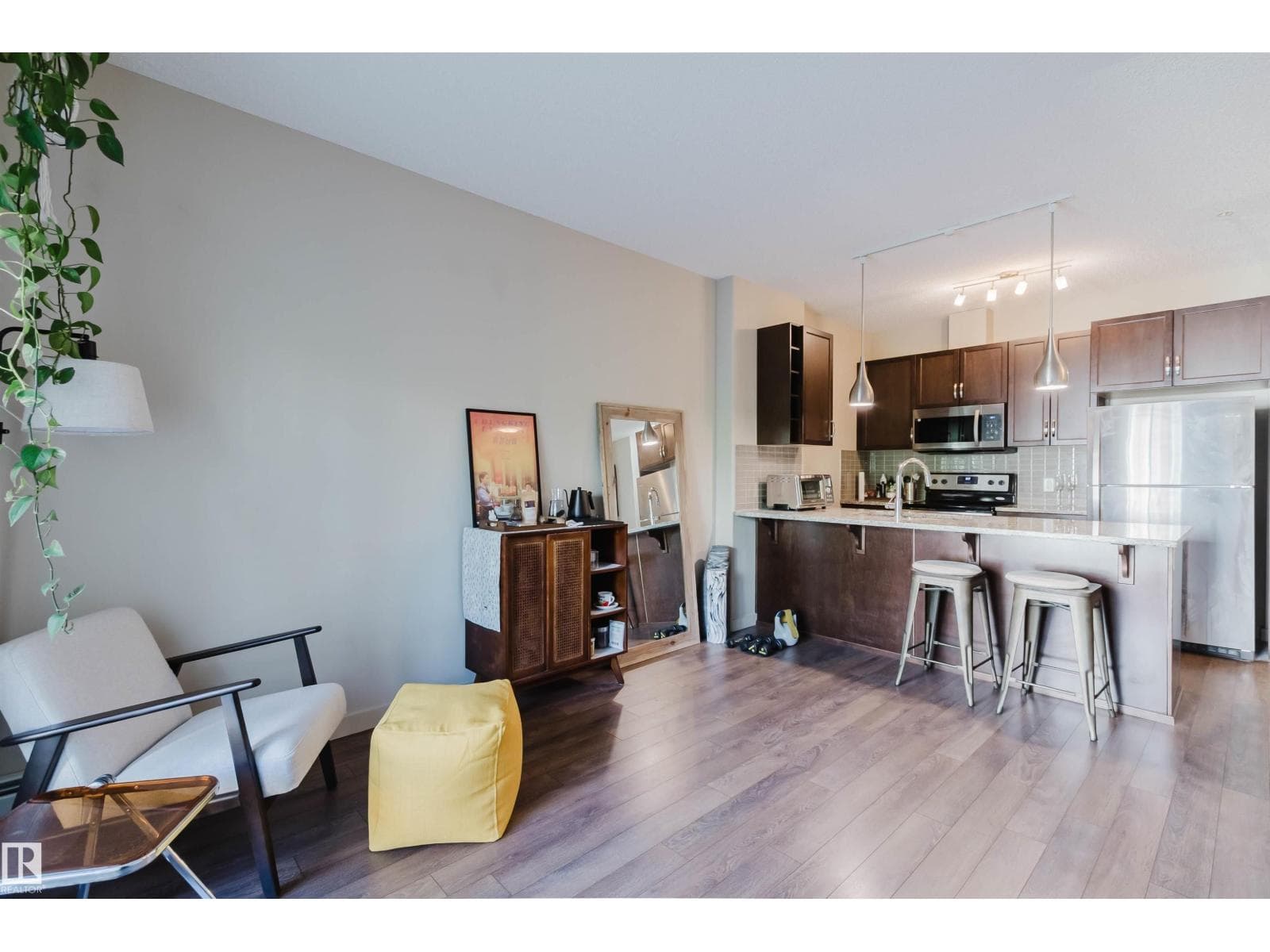 #217 508 Griesbach PR NW — photo 4