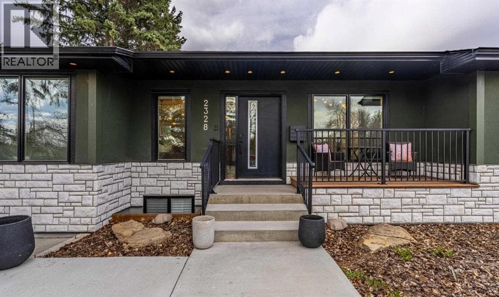 2328 58 Avenue SW — photo 3