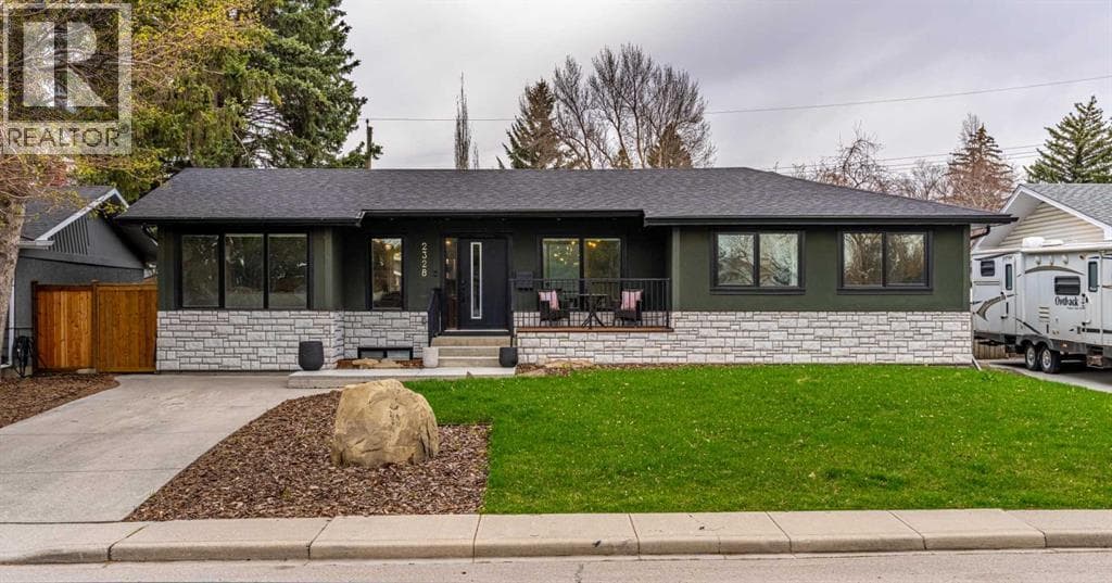 2328 58 Avenue SW — photo 2