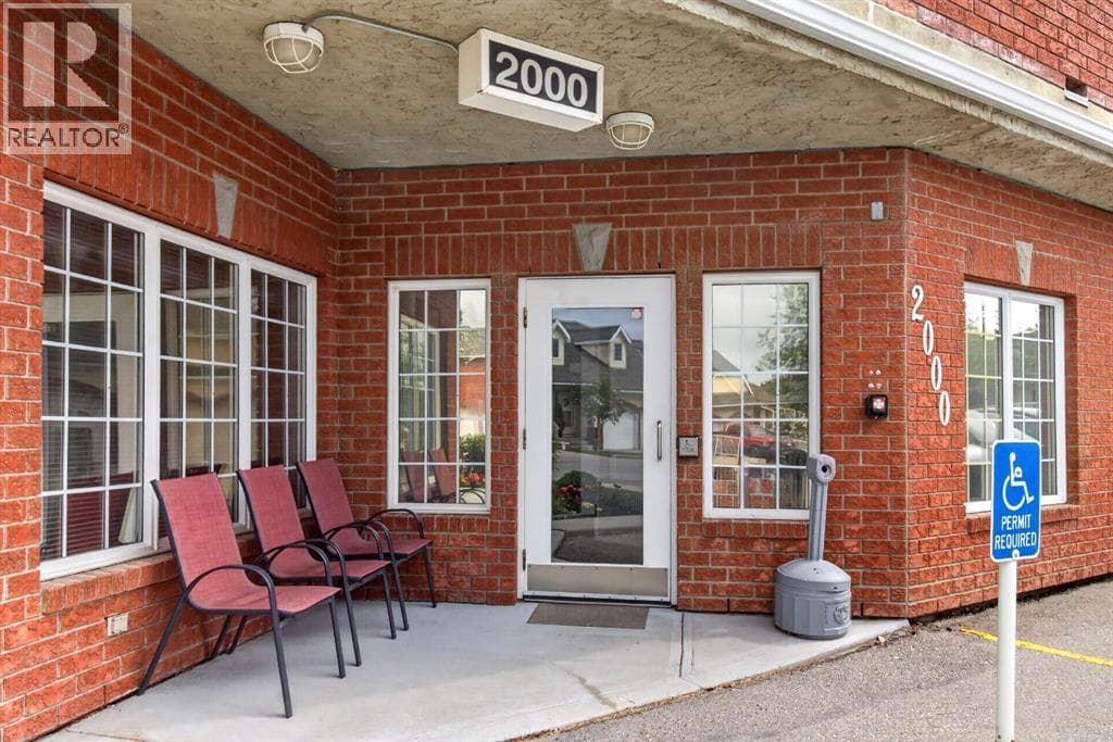 314, 2314 Sienna Park Green SW — photo 4