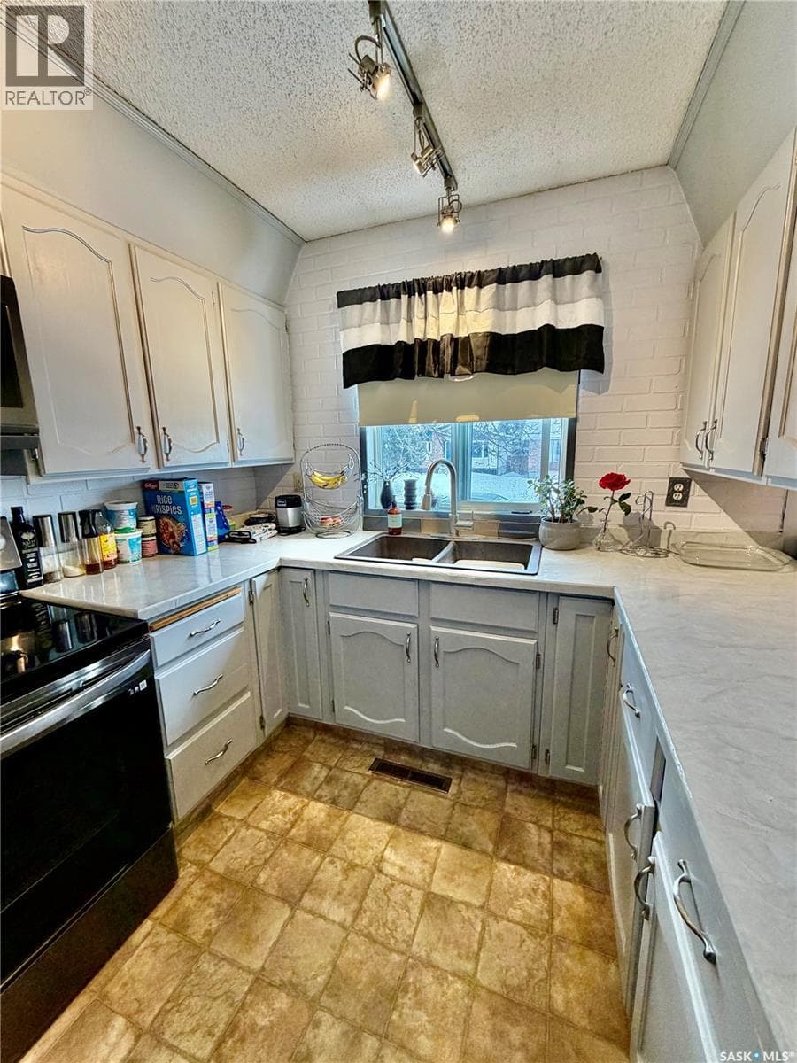 610 Main STREET — photo 3