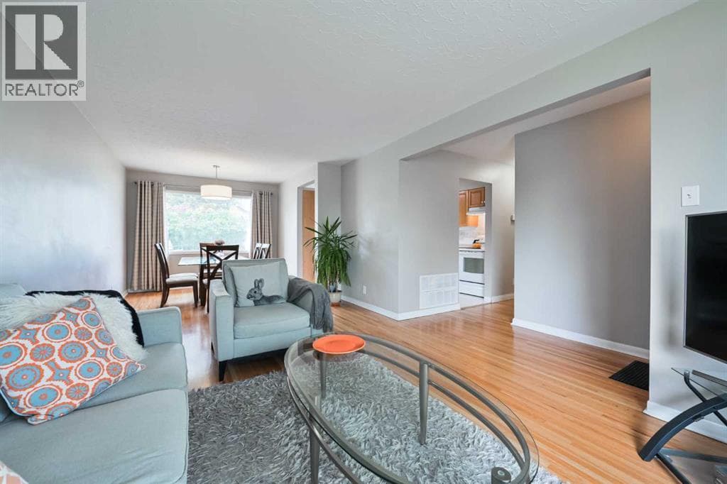 4027 19 Street NW — photo 4