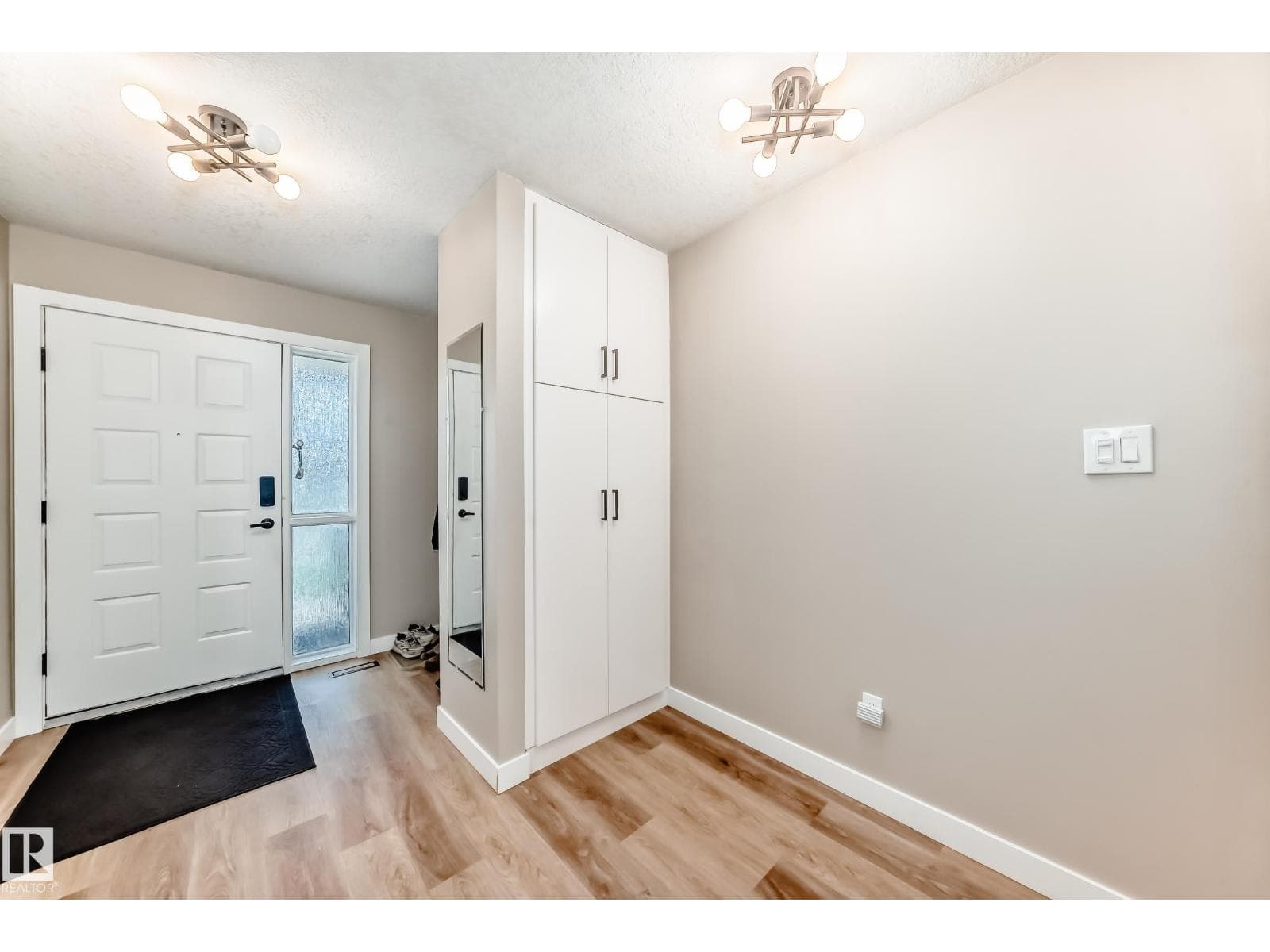 10822 11 AV NW — photo 2