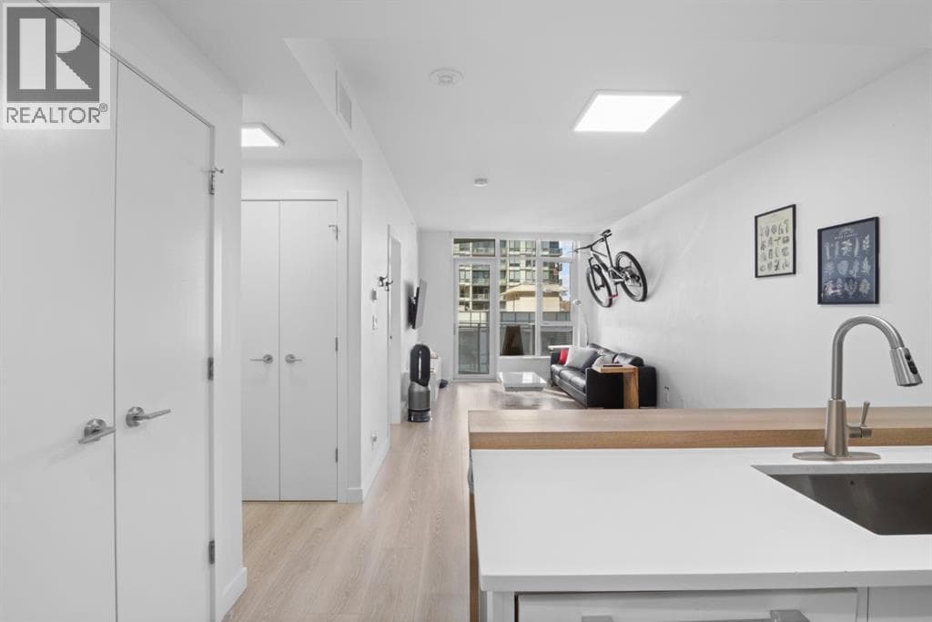 501, 138 Waterfront Court SW — photo 2
