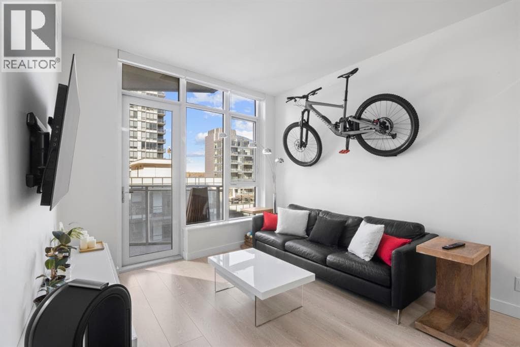 501, 138 Waterfront Court SW — photo 3
