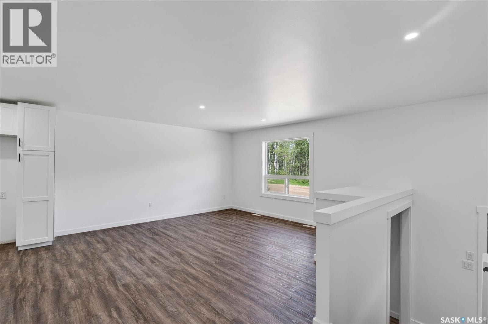 209 Central AVENUE S — photo 3