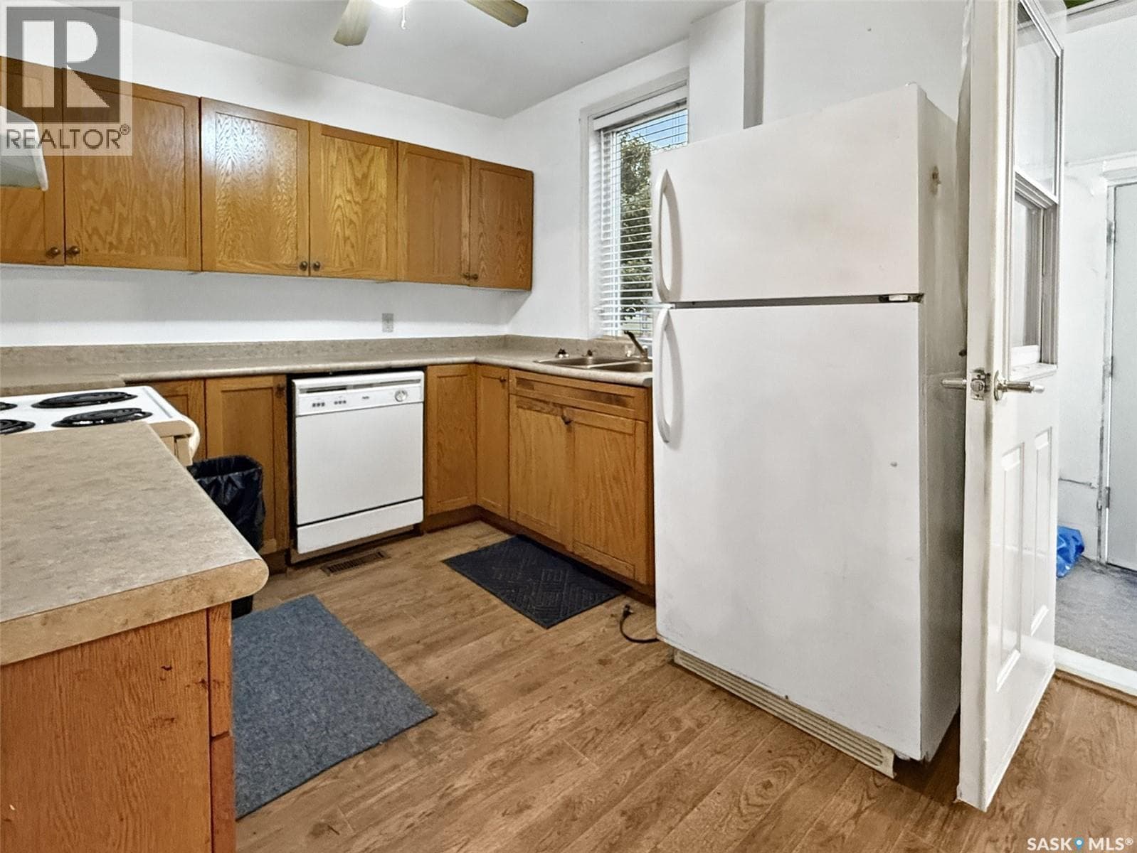 239 8TH AVENUE NE — photo 3