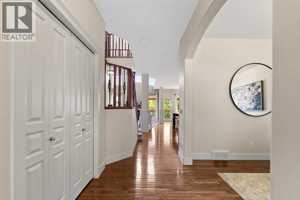 48 Strathlea Close SW — photo 3