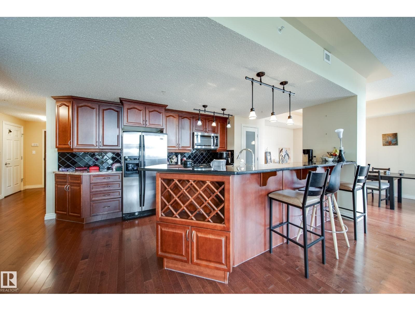 #1301 9020 JASPER AV NW — photo 3