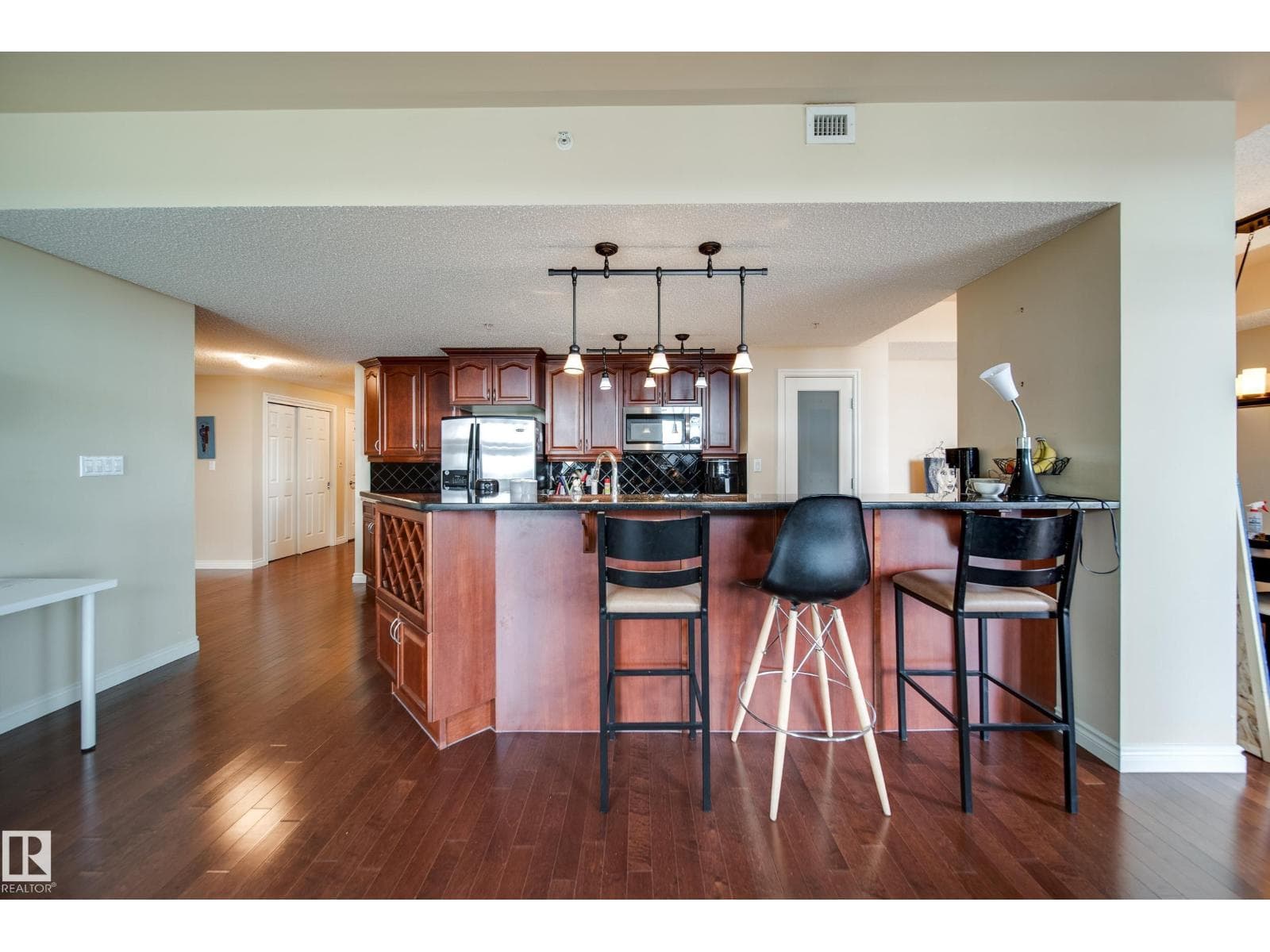 #1301 9020 JASPER AV NW — photo 4