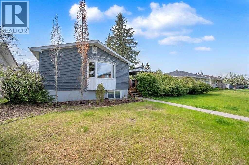 3143 45 Street SW — photo 3